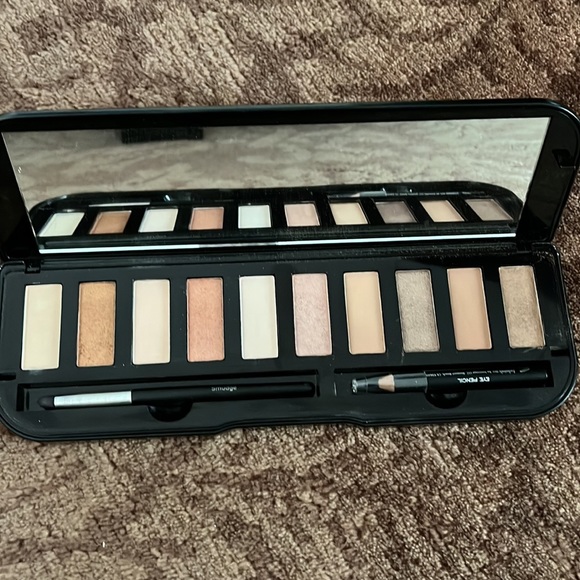 ME Makeover Essentials assorted makeup - Picture 10 of 14